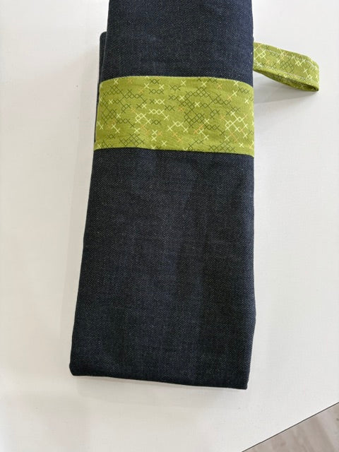Scroll Rod/Swift Holder - Green Cross Stitches