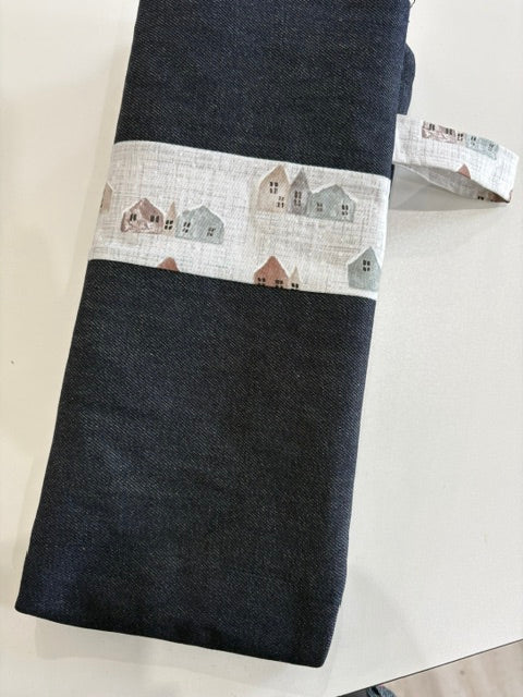 Scroll Rod/Swift Holder - Winter Snow Town