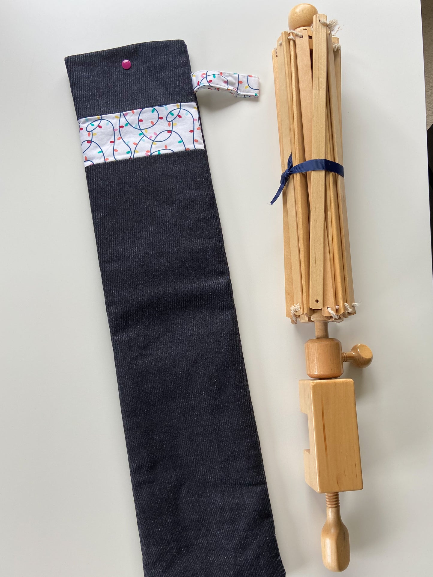 Scroll Rod/Swift Holder - Blue Winter Knits