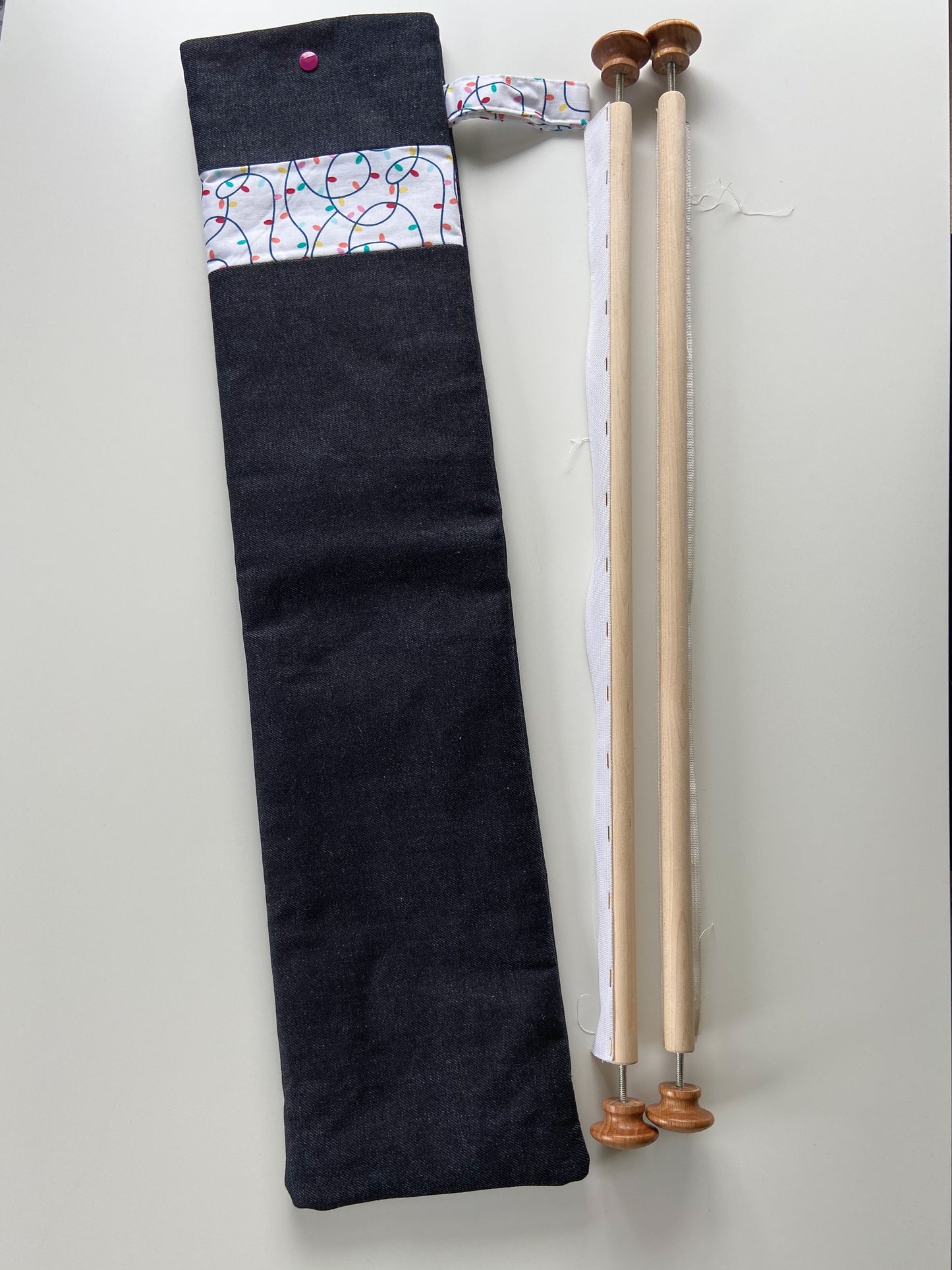 Scroll Rod/Swift Holder - Blue Winter Knits