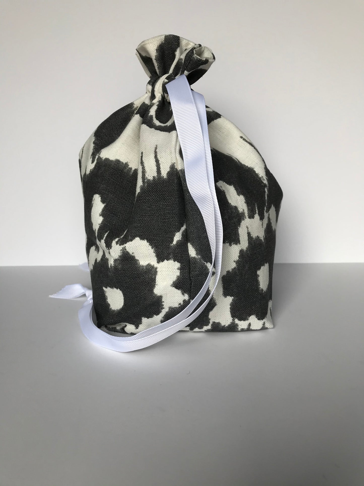 Small Drawstring Bag - White with grey flowers