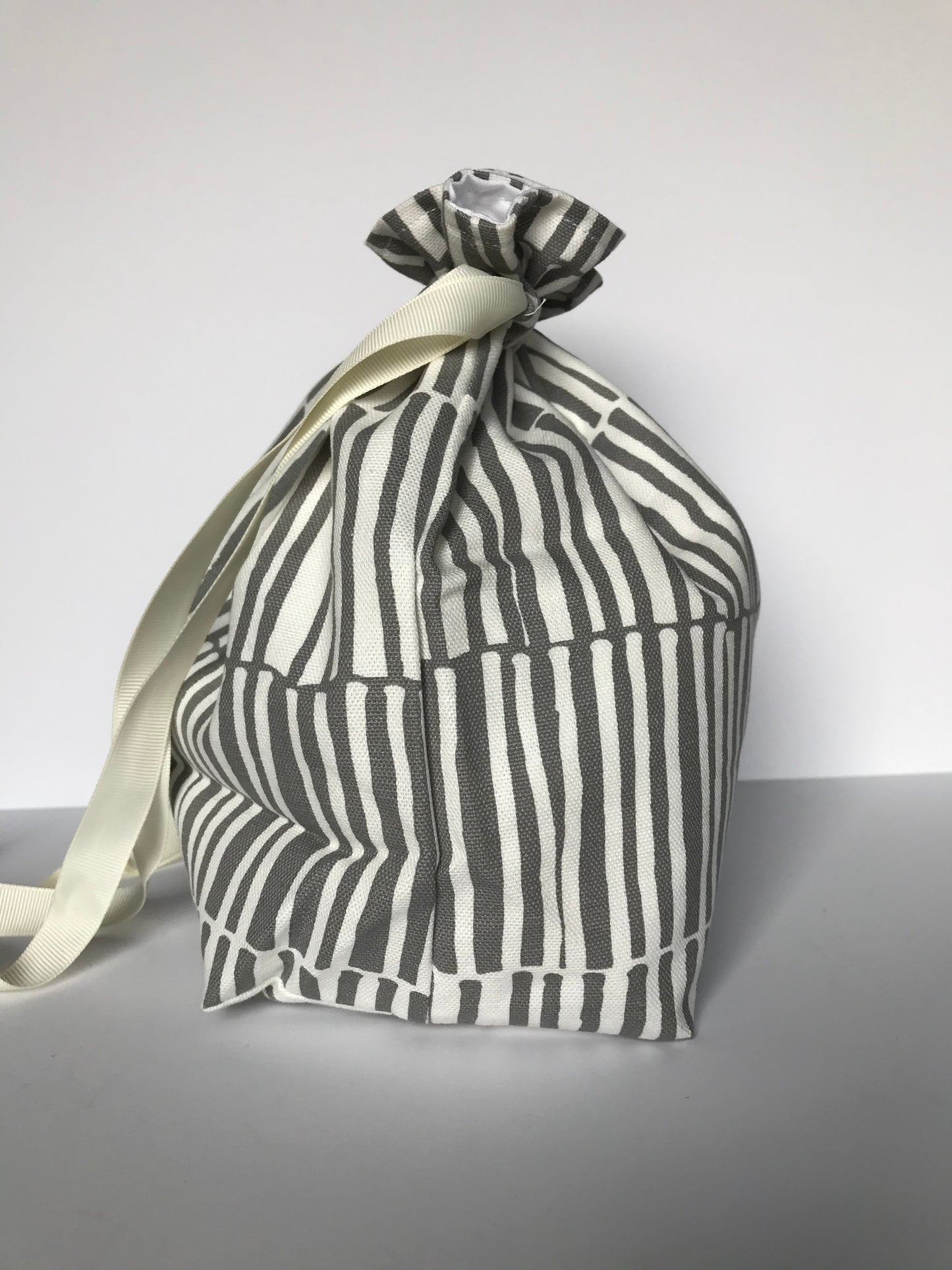 Small Drawstring Bag - White/grey stripes