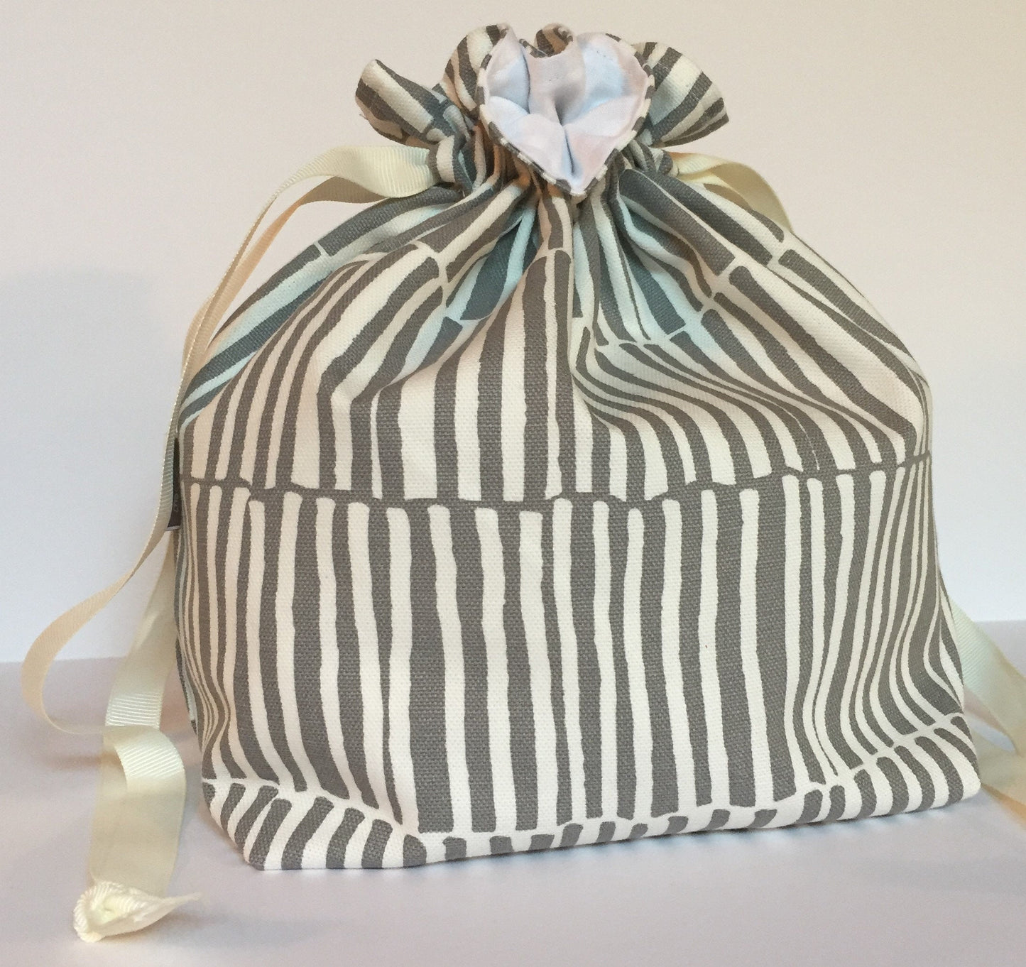 Small Drawstring Bag - White/grey stripes